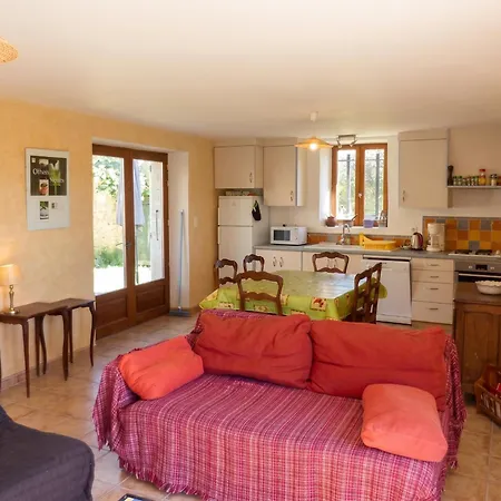 Maison Spacieuse Pres De Avec Piscine