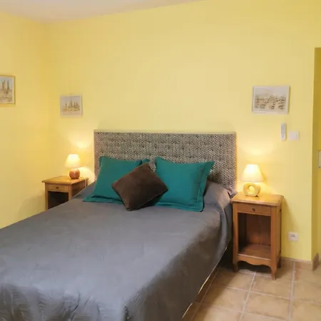 Maison Spacieuse Pres De Avec Piscine *